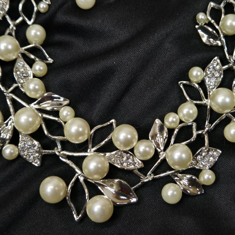 🌸 Stunning Pearl & Crystal Jewelry Set - Picture 2 of 4